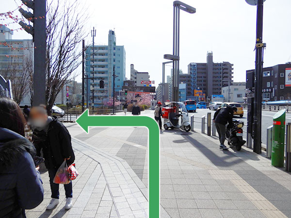 東京スカイツリー駅交差点を左に曲がります